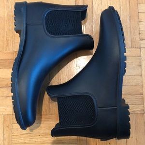 Waterproof Chelsea boots with good grip